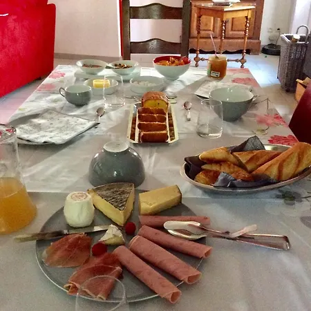 Belle Petite Indépendante Chez L’habitant. Thuit-Hebert